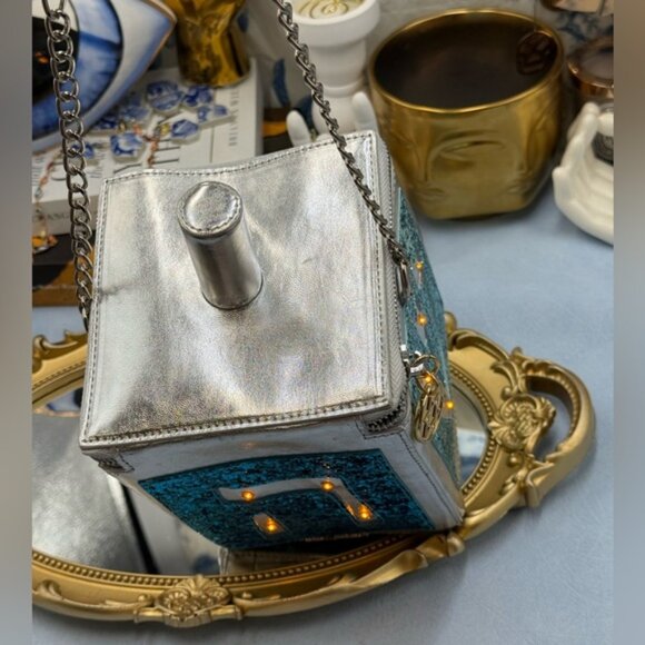 🆕 BETSEY JOHNSON 🧿 NWOT Mazel Light Up Dreidel Crossbody - Blue Glitter Kitsch - Picture 12 of 16